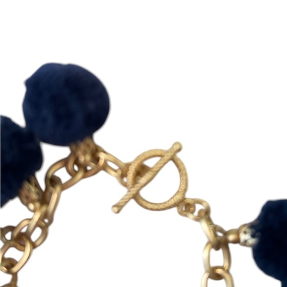 Boutique unbranded Gold tone navy Pom Pom Bracelet toggle closure bracelet 7 in - Picture 5 of 7